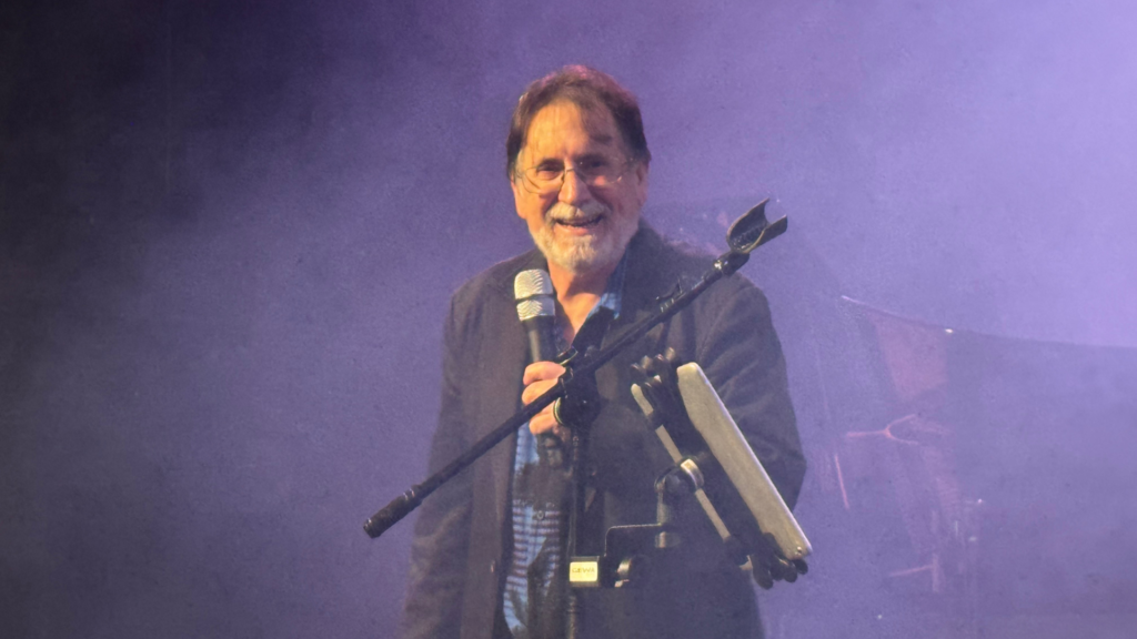 El maestro Sebastián Cuenca y Amunt llenan el Centro Social con su ‘Noche de recuerdos’